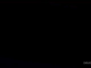 लेज़्बीयन रेसलिंग लड साथ बस्टी बेला रॉसी बनाम ब्रांडी माए पुसी भोजन और रफ फिंगरिंग