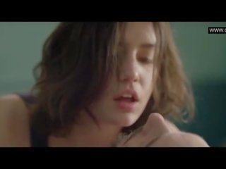 아델 exarchopoulos - 유방을 드러낸 트리플 엑스 비디오 장면 - eperdument (2016)