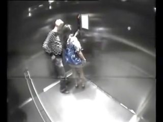 Désireux passionné couple baise en ascenseur - 